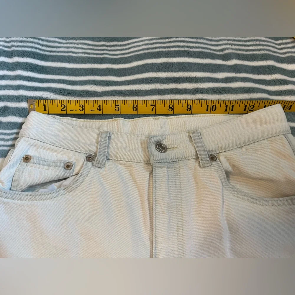 Pull & Bear White Distressed High Waist Boyfriend Jeans Size 27